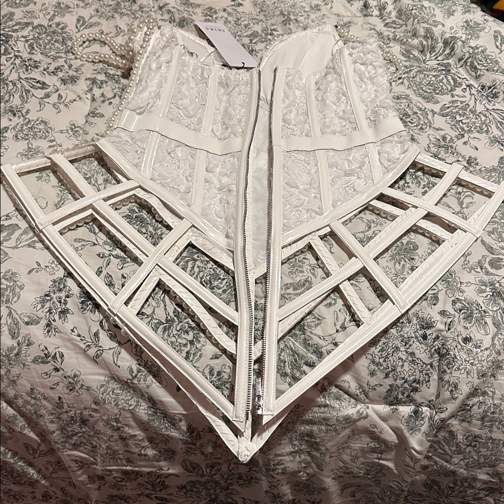 AKIRA PEARL QUEEN CORSETED CAGE TOP Size L - Picture 7 of 8